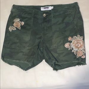 Green camo torrid shorts